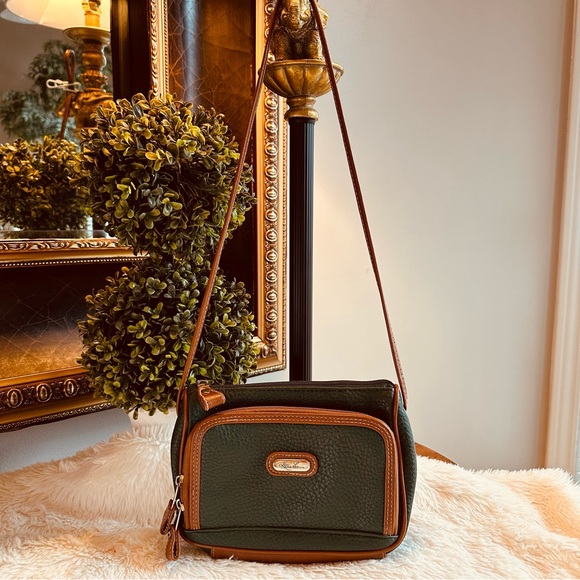 KATHY LEE COLLECTION Handbags - HUNTER GREEN KATHY LEE LEATHER COLLECTION CROSSBODY MESSENGER BAG GREAT